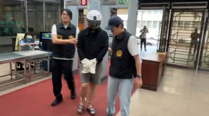 欠700萬債務、賭場又被抄！31歲昔日「台灣冠軍」淪銀行搶匪，鄰居嚇傻：平時講話客客氣氣