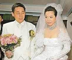 下嫁窮小子街頭擺攤維生，一代歌后竟淪落至此，結婚20年無子活得不如狗