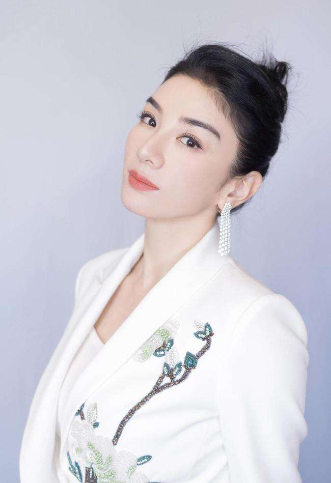 明道片場臭臉！突然「對10歲女童星發飆」轉身就走　經紀人「還原當時狀況」網友看法兩極