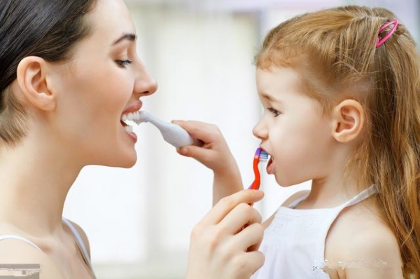 孩子乳牙縫隙大?未必是壞事,牙醫這樣說