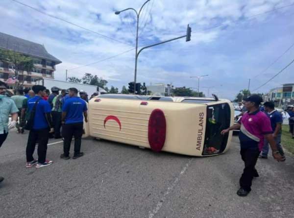 四驅車撞救護車  病人當場不治