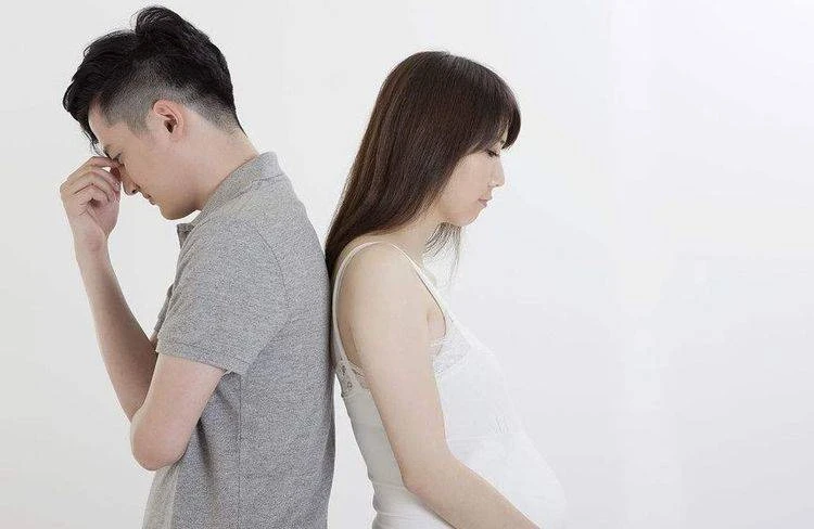 打工三年丈夫回家！夫妻如膠似漆勝新婚 某天晚上「打開衛生間的門」妻子含淚報警