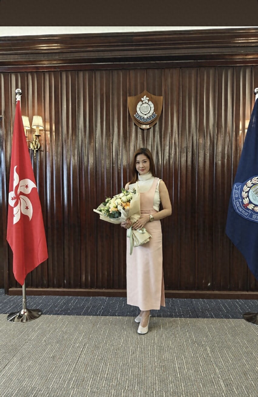 翁嘉穗三代同堂過52歲生日,71歲丈夫出鏡不顯老,逾90歲家翁也在