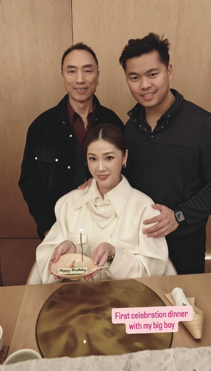 翁嘉穗三代同堂過52歲生日,71歲丈夫出鏡不顯老,逾90歲家翁也在