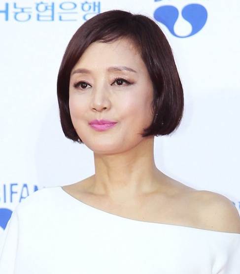 美到總統夫人眼紅！女星被爆「摘宮＋囚禁男監5天」流放海外 ，消失娛樂圈多年「一生不婚不生」