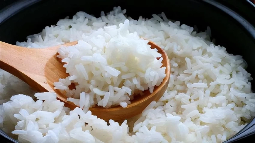 米飯二次加熱會「致癌」？醫生提醒：這6物，儘量別二次加熱