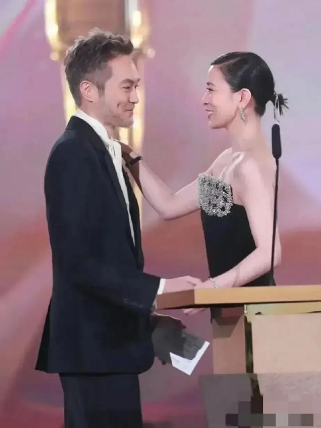 佘詩曼「艷福」不淺,與七位男星親密合照,與黃庭鋒零距離引熱議