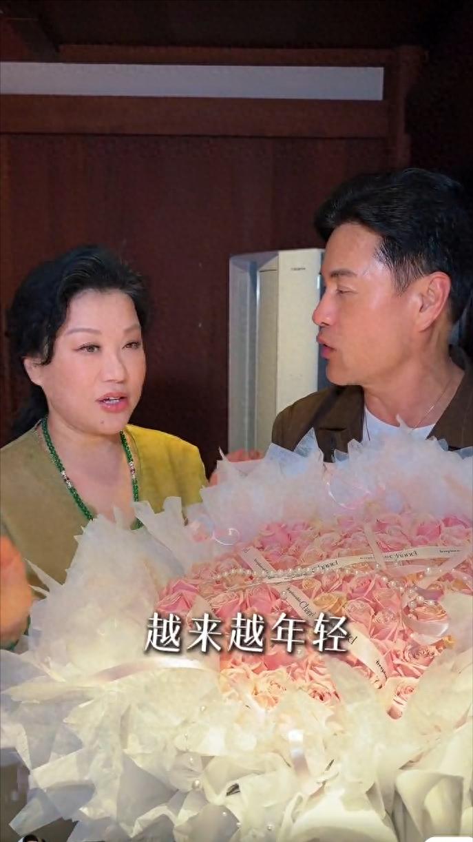 香港男星迎娶百億富婆，家財全交妻子打理，每月只領固定生活費