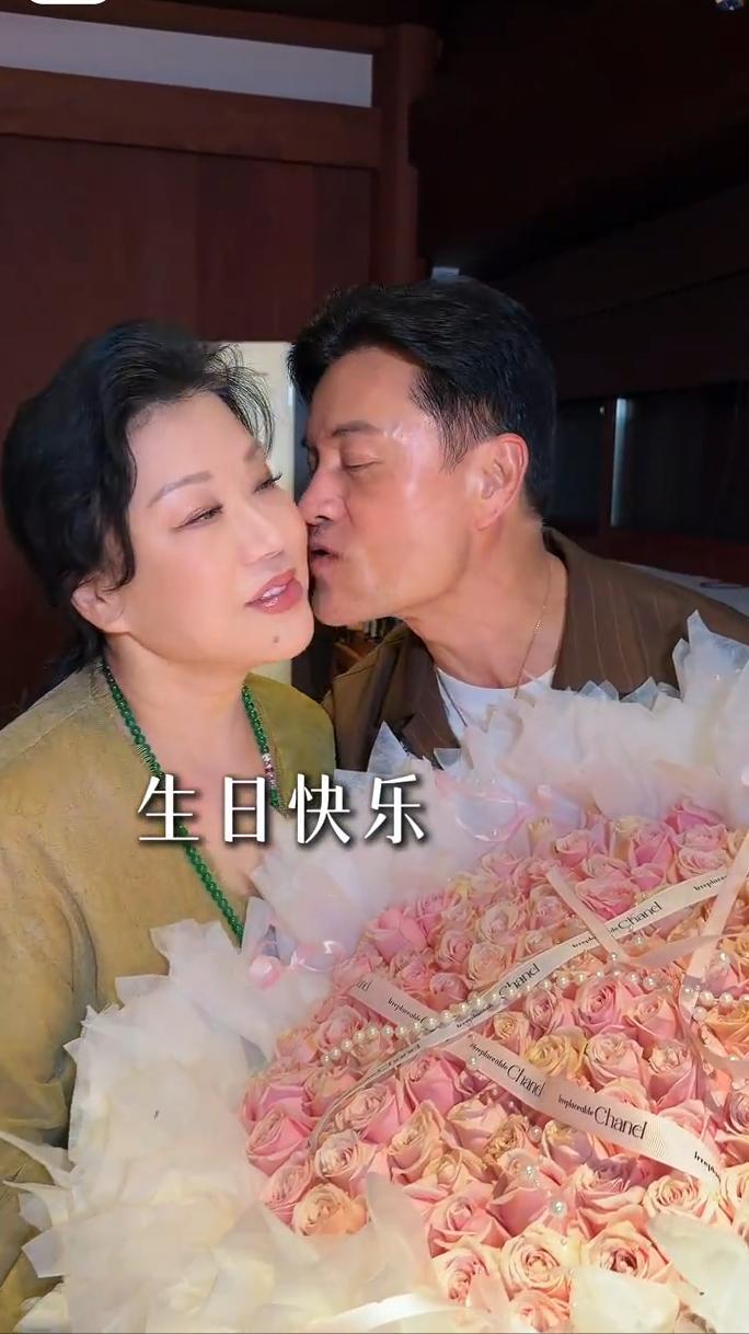 香港男星迎娶百億富婆，家財全交妻子打理，每月只領固定生活費
