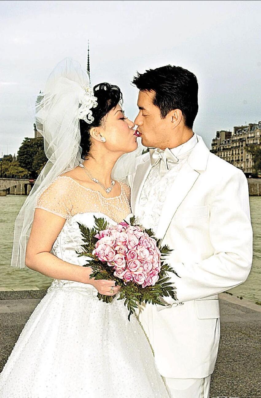 香港男星迎娶百億富婆，家財全交妻子打理，每月只領固定生活費