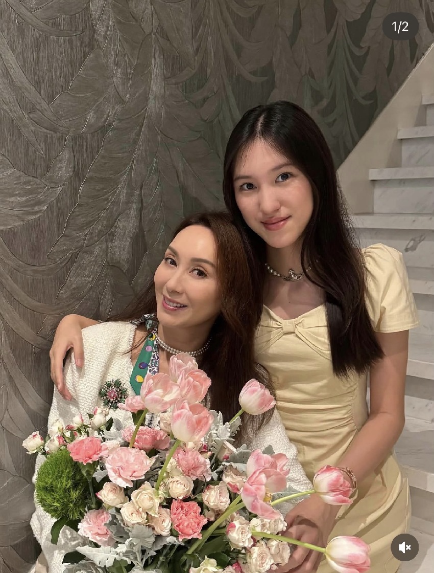 郭可盈女兒畢業全家外出慶祝，16歲林天若穿露臍裝，身高超過母親