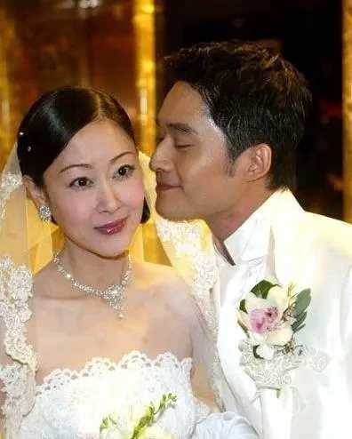 結婚10年！女星容忍老公「8次出軌」　被曝「花1億圈養親閨蜜」她43歲選擇燒炭～