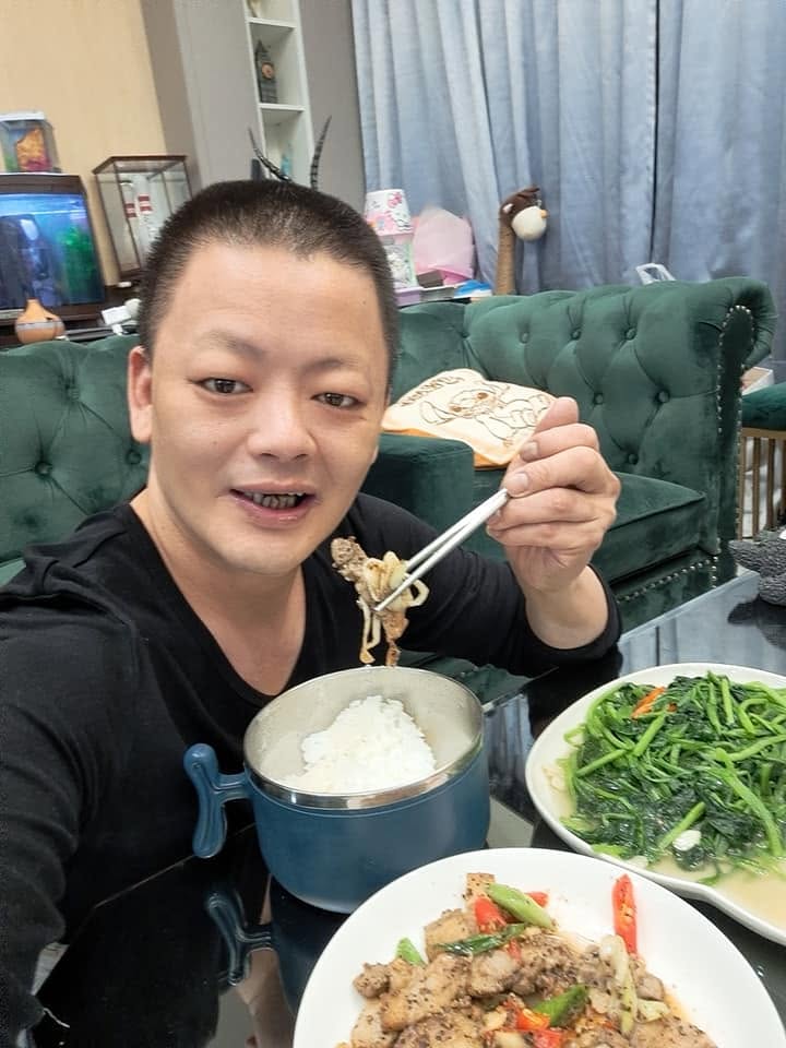 46歲名廚肥大叔驟逝！年賺上億「曝3大賺錢大招」　婆媽都愛他「曾連續工作17小時」