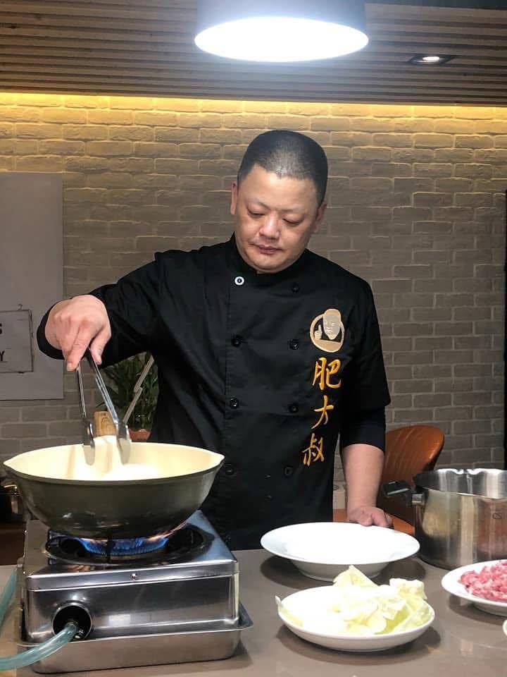 46歲名廚肥大叔驟逝！年賺上億「曝3大賺錢大招」　婆媽都愛他「曾連續工作17小時」