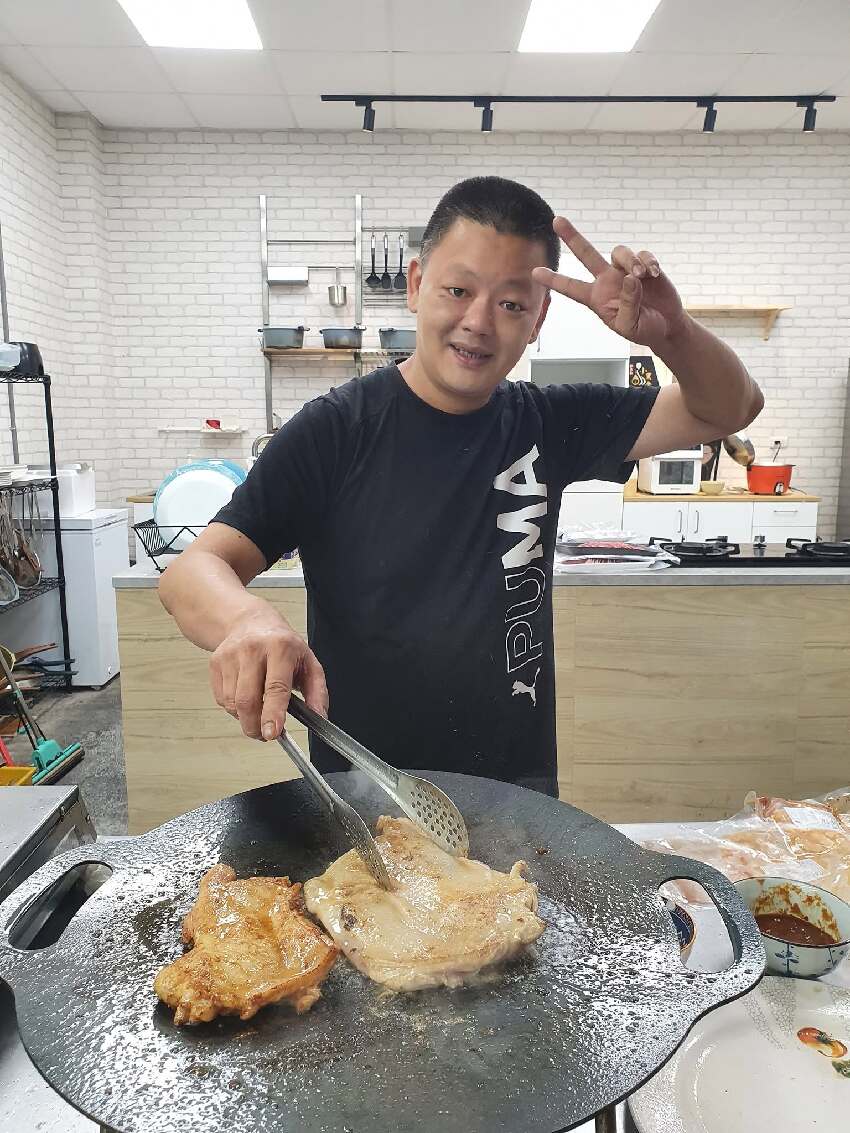46歲名廚肥大叔驟逝！年賺上億「曝3大賺錢大招」　婆媽都愛他「曾連續工作17小時」