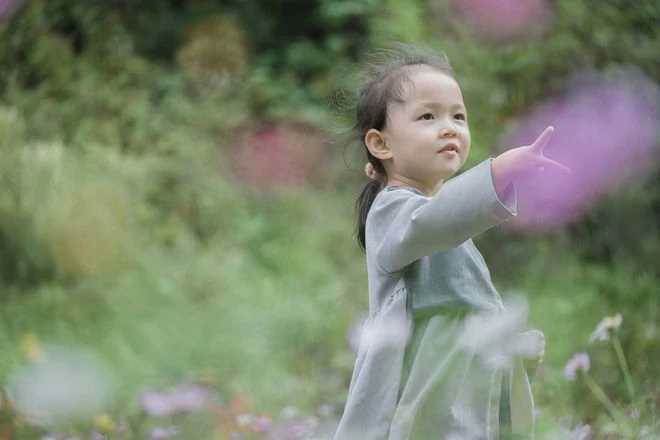 孩子愛說這4句話,說明他骨子裡很自卑,家長要多留意