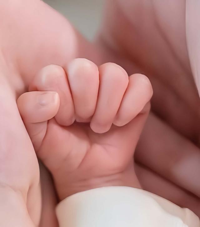 恭喜!TVB知名女星何依婷宣布平安生女,產後身材零走樣