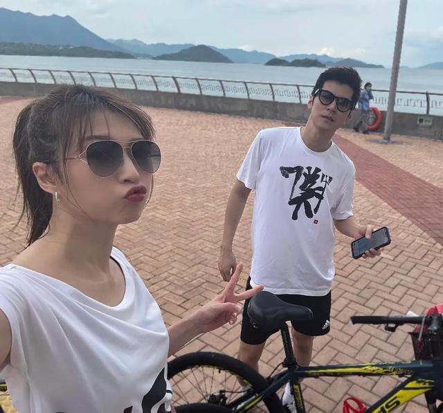 港圈恩愛夫妻慶祝結婚兩周年！曬一家三口合照，小傢伙被贊可愛