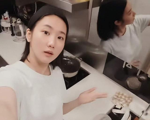 好慘！TVB新人港姐入行半年無工可開，自曝和公司簽了五年長約