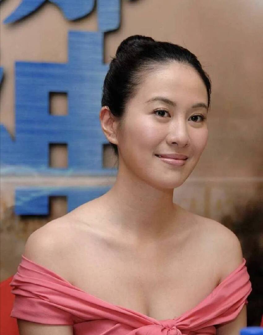 葉璇回應父親病情保姆搶家產,她妥協了選擇離開,放棄插手財產的安排
