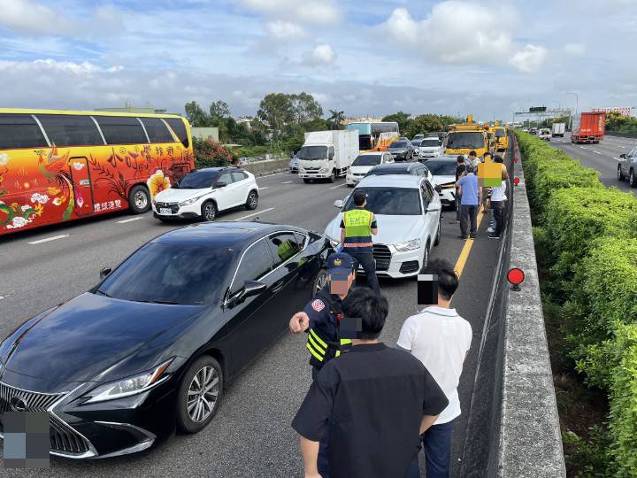 國道1號連環車禍！五台車撞一團「車頭全毀」　現場傷者曝光「驚見本土男星」現況曝光