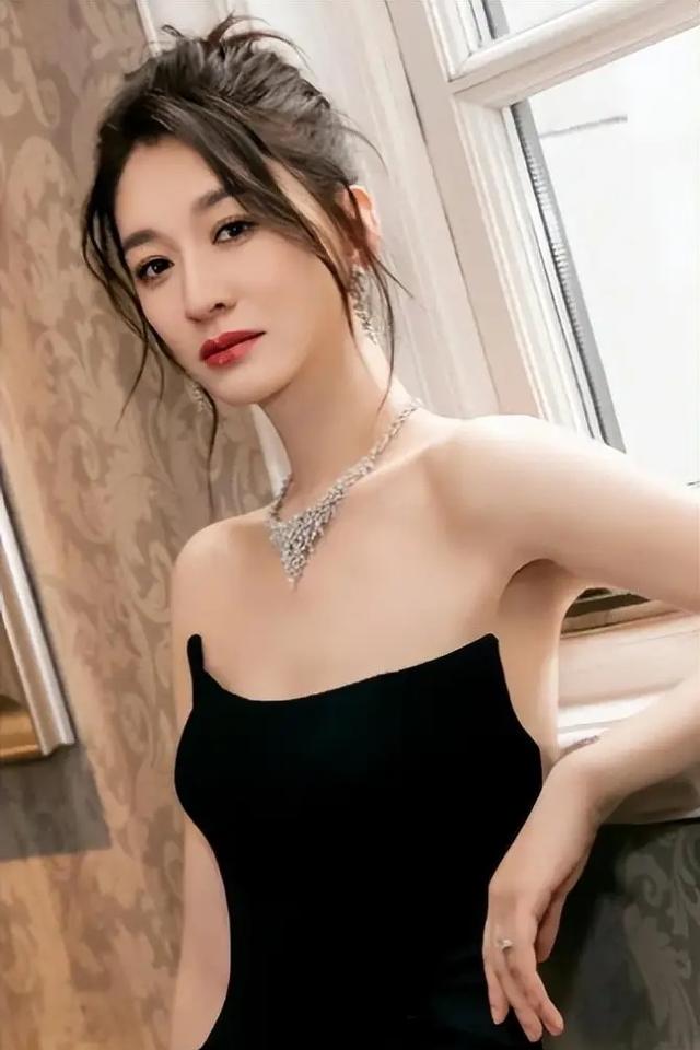 黃百鳴被判入獄，私生活被扒頻繁和性感女星開派對，牽扯到李小冉