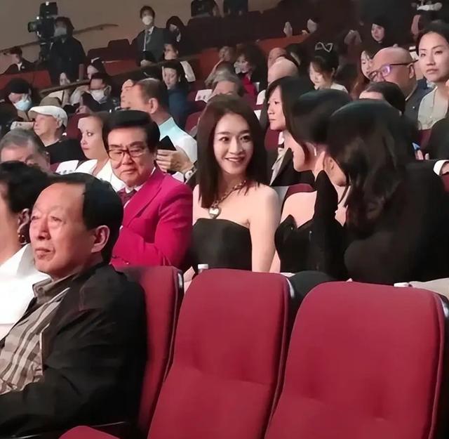 黃百鳴被判入獄，私生活被扒頻繁和性感女星開派對，牽扯到李小冉