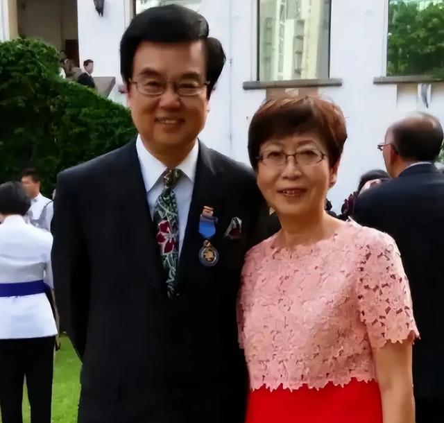 黃百鳴被判入獄，私生活被扒頻繁和性感女星開派對，牽扯到李小冉