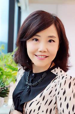 不幹了！尹乃菁遞交辭呈原因曝光，結婚35年不生子，今丈夫身份遭曝光，婚內出軌真相瞞不住