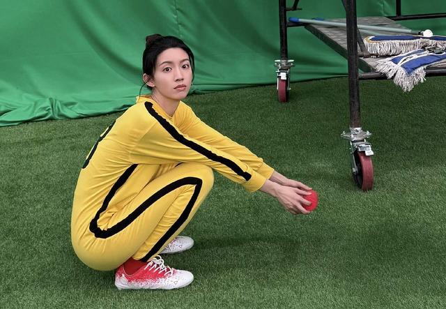 香港知名女星內地走紅，發揮「人肉發電機」魅力，陪笑老闆引熱議