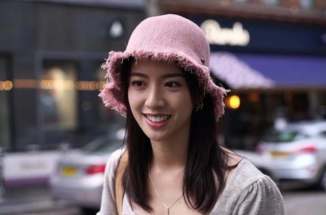 香港知名女星內地走紅，發揮「人肉發電機」魅力，陪笑老闆引熱議