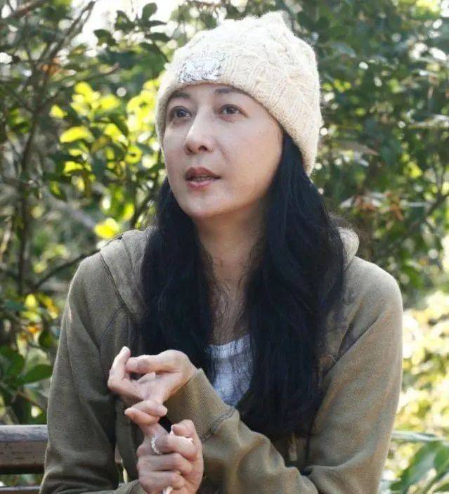 51歲吳綺莉遭重創,她價值百萬賬號被別人搶走,被欺負卻無可奈何