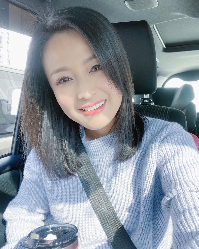 前TVB女星爆入行兩年就結婚遭公司勸阻,主持《東張西望》收入很高