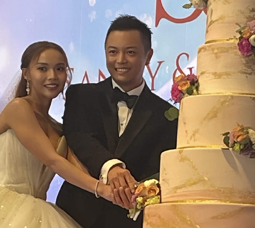 恭喜！TVB前知名女星正式結婚，戴十幾個黃金手鐲風光出嫁