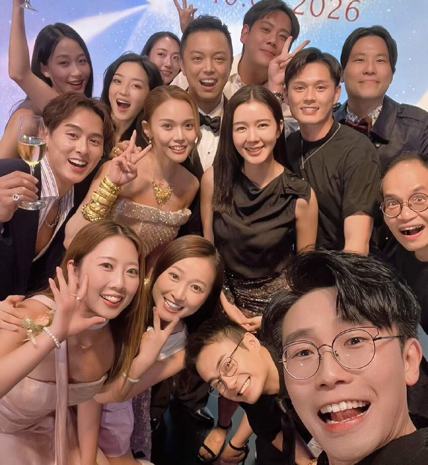 恭喜！TVB前知名女星正式結婚，戴十幾個黃金手鐲風光出嫁