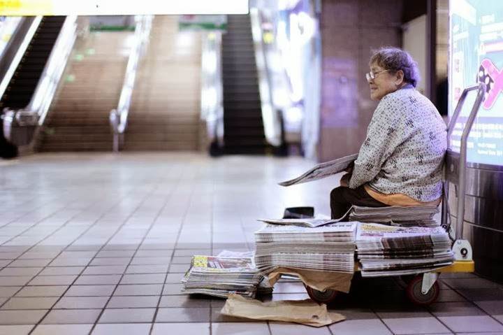 整天都沒人光顧！無助阿嬤「路邊賣雞蛋糕」網友好心搶購　在地人「不小心曝身分」網：眼淚收回來了