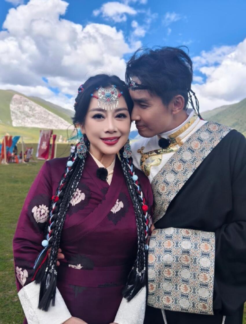 55歲陳松伶跑馬拉松，體態年輕臉卻顯老，和林志玲可不像同齡人