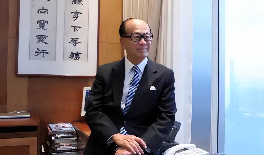 身家破兆也沒用！97歲前首富「虛弱坐輪椅」集團搖搖欲墜，至今無法退休「全因兩個60歲兒子」