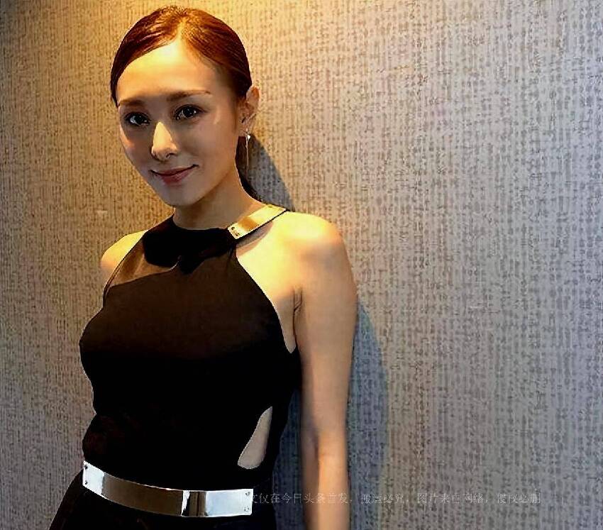 她是香港第一名模,以4部動作片火遍香江?如今卻只想結婚成家 很難找人接貨