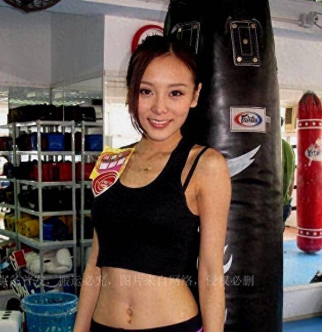 她是香港第一名模,以4部動作片火遍香江?如今卻只想結婚成家 很難找人接貨