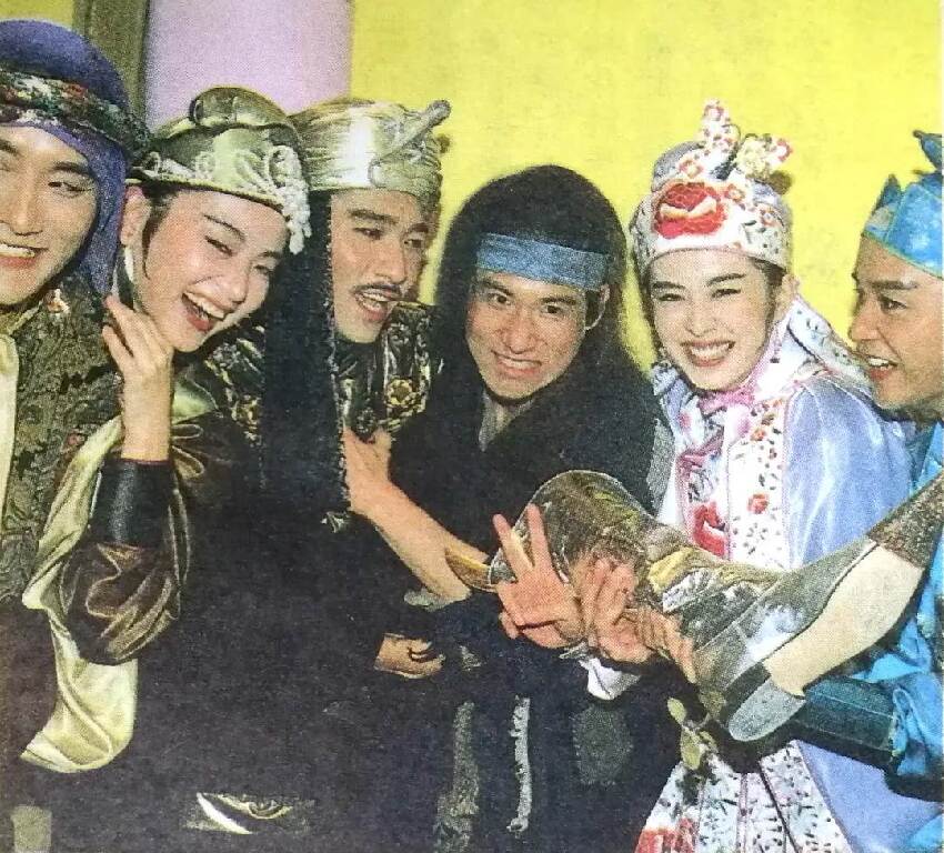 主持人問:你拍了140多部電影,拍得「最辛苦」的是哪部?梁家輝說:有一部電影「拍了3年」