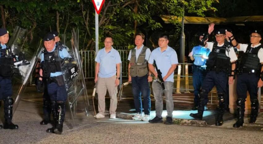 震動全港！27歲女子深夜被多隻狗圍咬致死，2個月爆發8起犬只襲擊事件…