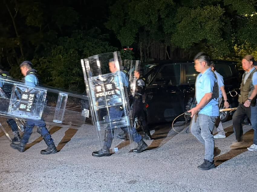 震動全港！27歲女子深夜被多隻狗圍咬致死，2個月爆發8起犬只襲擊事件…