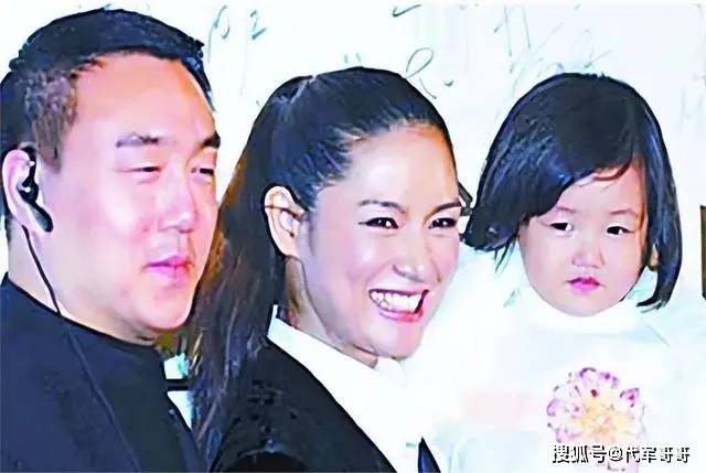 離婚現世報！前夫得了腦瘤「小三摔成癱瘓」　第一名模「寧當單親媽」如今身價飆10億...