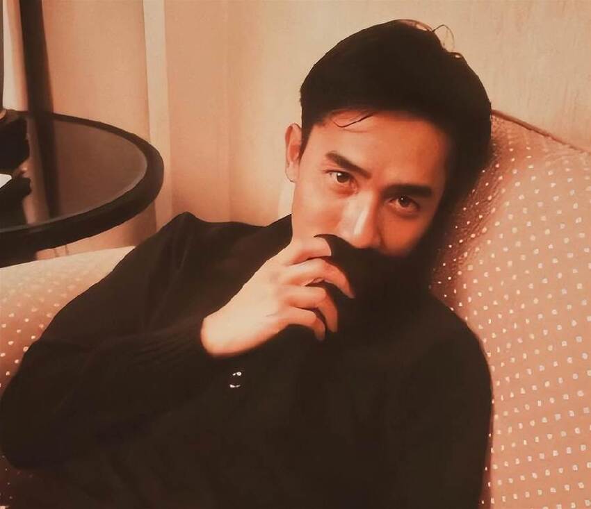 63歲梁朝偉不再隱瞞，坦白久居日本原因「結婚17年丁克」真相全說了