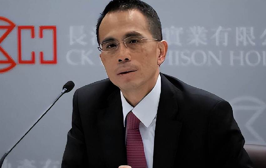 身價千億有什麼用？李嘉誠兩兒子的現狀，給所有父母都提了個醒
