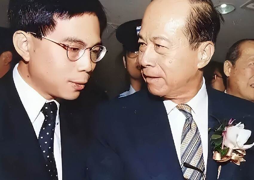身價千億有什麼用？李嘉誠兩兒子的現狀，給所有父母都提了個醒