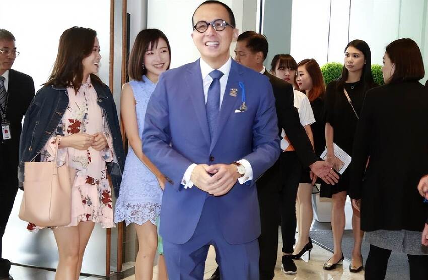 身價千億有什麼用？李嘉誠兩兒子的現狀，給所有父母都提了個醒