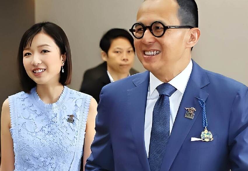 身價千億有什麼用？李嘉誠兩兒子的現狀，給所有父母都提了個醒