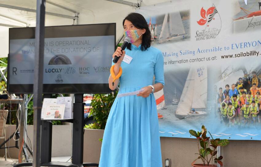 李嘉誠兒媳慶祝57歲生日，素顏白T恤打扮樸實，身材常年保持纖瘦